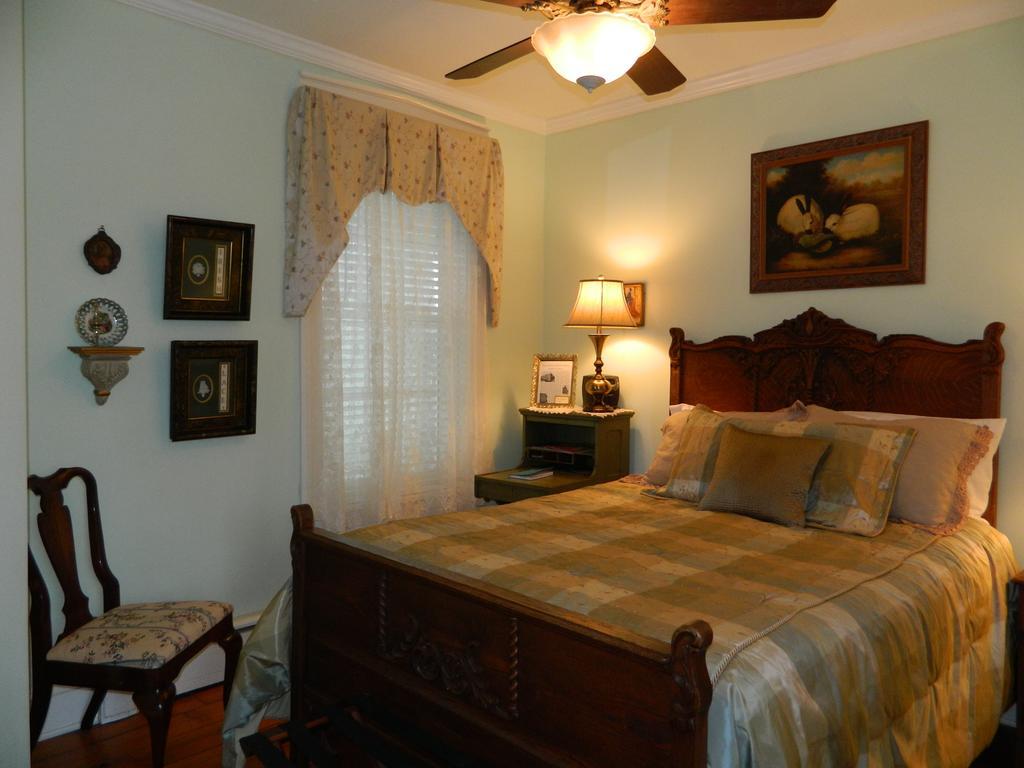 Ej Bowman House Bed & Breakfast 리티츠 외부 사진